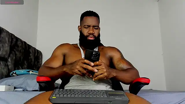 Snapshot of james_musclebbc chatting on June 2, 2026, 12:12 am james musclebbc online show from June 2, 2026, 12:12 am