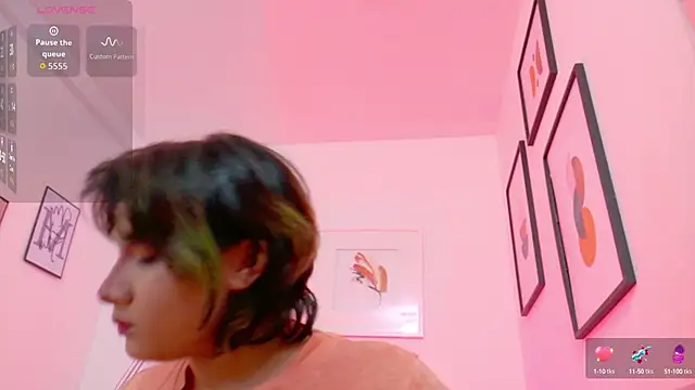 cosplaydate online show from October 1, 2025, 3:01 am