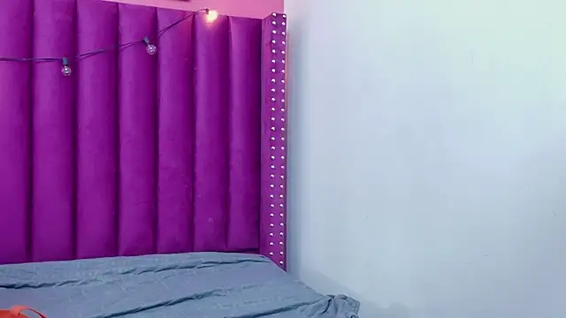 cosplaydate online show from October 23, 2025, 2:44 am