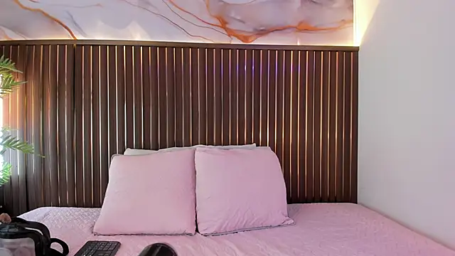 Roxie-NS online show from February 20, 2026, 12:05 pm