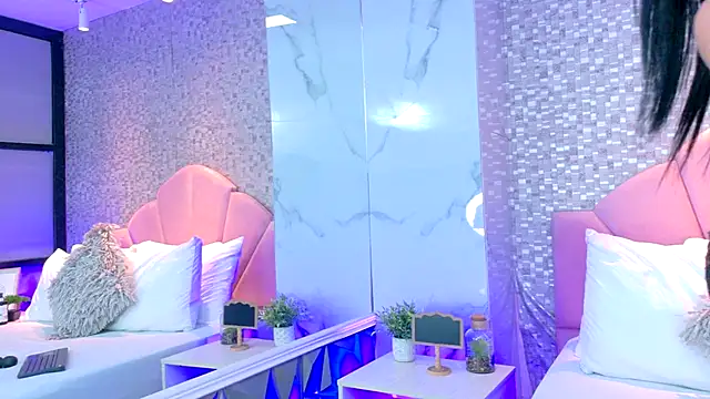 AshleyBaker1 online show from December 14, 2025, 2:33 pm