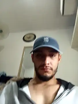 Juandavidbolivar online show from November 10, 2025, 4:22 am