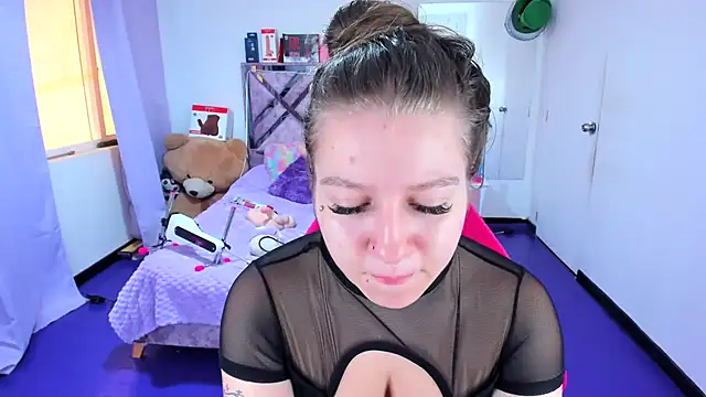 Luna Analya online show from April 14, 2026, 4:13 pm