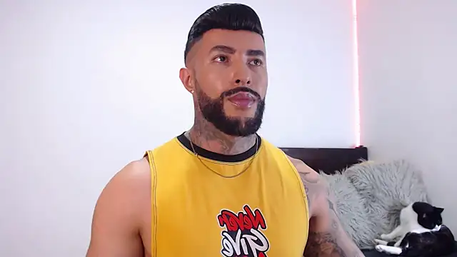 andrea de lucaa online show from September 26, 2025, 3:32 am