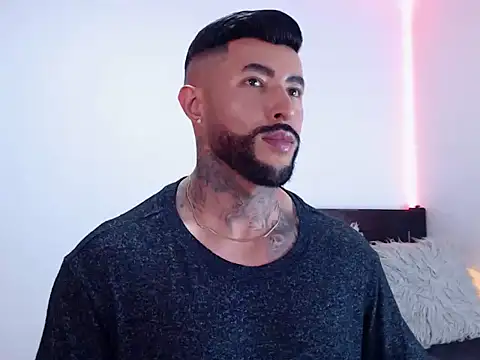 andrea de lucaa online show from October 14, 2025, 5:19 am