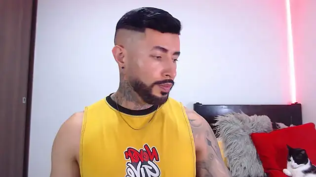 andrea de lucaa online show from February 5, 2026, 12:26 am