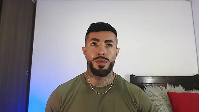 andrea de lucaa online show from April 5, 2026, 8:50 pm