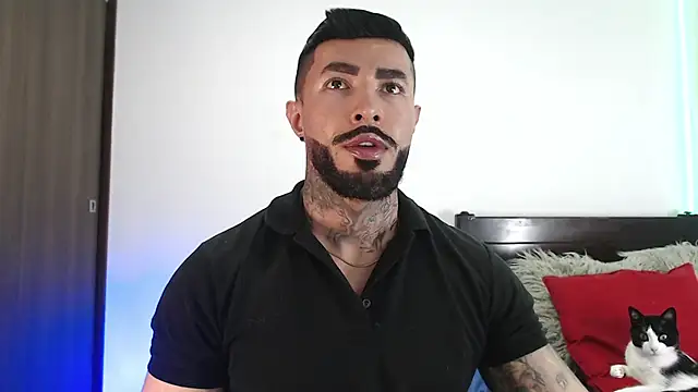 andrea de lucaa online show from April 10, 2026, 3:56 am