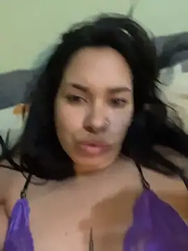 Snapshot of Vixxen_99 chatting on November 17, 2025, 4:18 am Vixxen 99 online show from November 17, 2025, 4:18 am