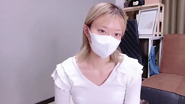 Nana  ch online show from October 3, 2025, 7:05 am