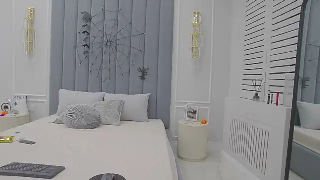 VioletAsh online show from November 3, 2025, 4:25 am