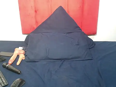 GorillaGripCunt77 online show from October 6, 2025, 6:00 am