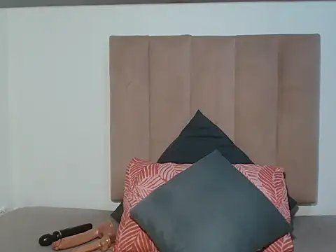 GorillaGripCunt77 online show from January 14, 2026, 6:41 am