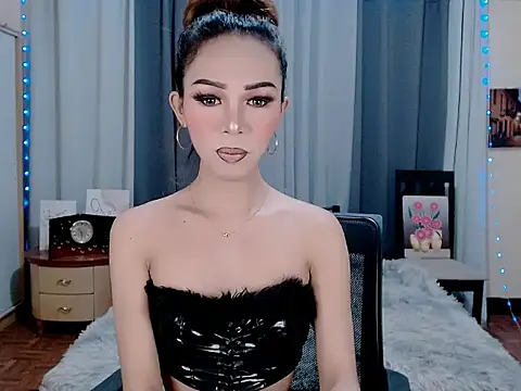 aelinhot online show from November 5, 2025, 3:06 am