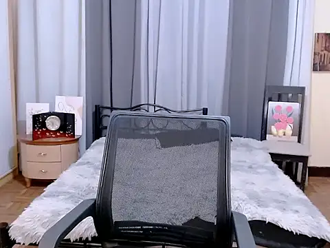 aelinhot online show from November 6, 2025, 3:07 am