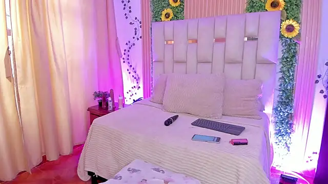 Jade Nmm online show from November 7, 2025, 1:00 pm