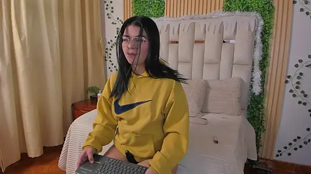 Jade Nmm online show from November 30, 2025, 1:04 pm