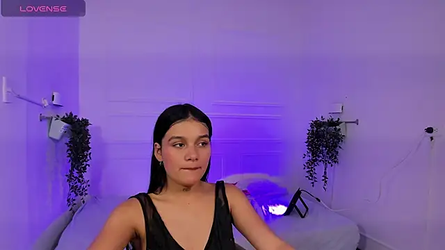 MiaLux5 online show from November 3, 2025, 1:01 pm