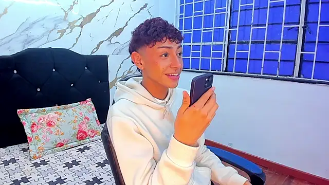 owen sexy25 online show from September 17, 2025, 10:11 pm