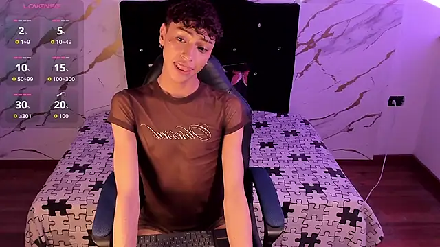 owen sexy25 online show from September 30, 2025, 8:36 pm