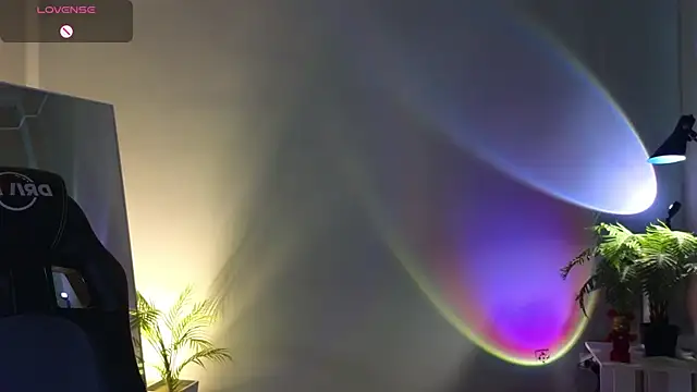 Lucy louras online show from September 29, 2025, 12:43 pm