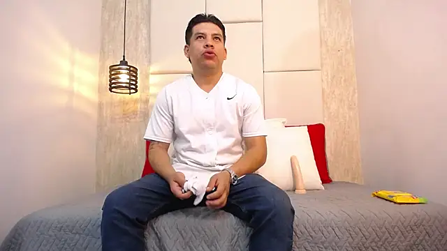 Dominic Taylor  online show from September 18, 2025, 11:45 am