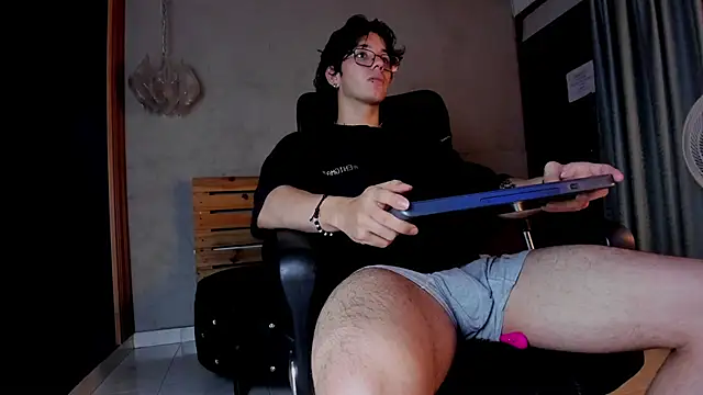 Snapshot of Markuss__ chatting on October 18, 2025, 2:58 am Markuss online show from October 18, 2025, 2:58 am