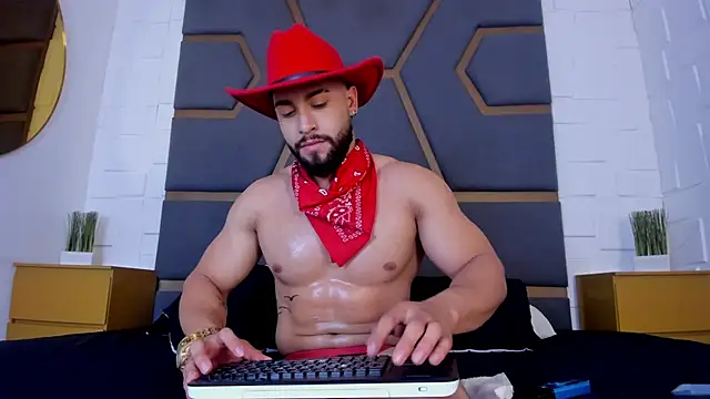 massimofiore  online show from November 6, 2025, 3:29 am