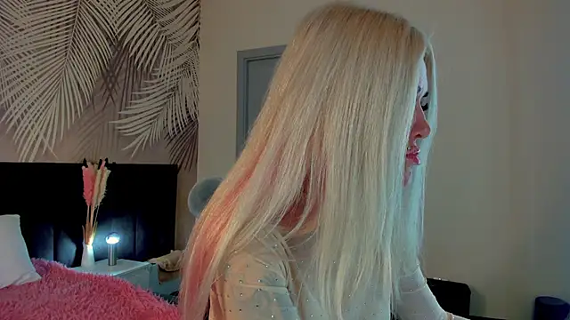 Kira Key online show from September 24, 2025, 1:31 am