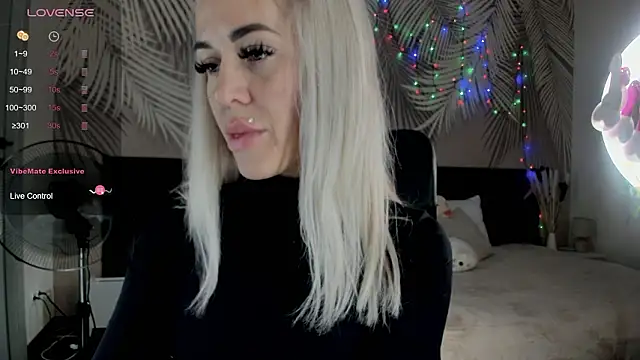 Kira Key online show from March 11, 2026, 8:53 am