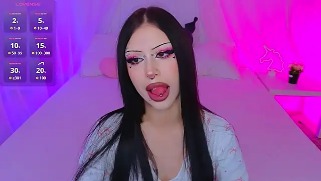 venomeowww   online show from November 4, 2025, 3:16 am