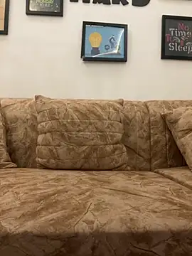 layra 9900 online show from September 21, 2025, 5:47 pm