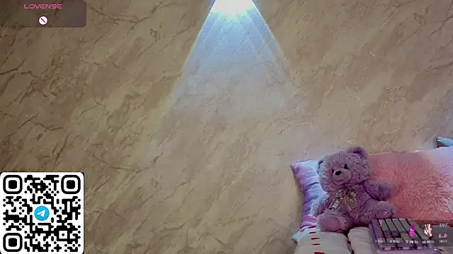 Aurora Bennet online show from April 6, 2026, 4:57 am