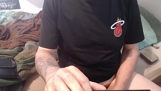 Snapshot of idiotpig66 chatting on March 22, 2025, 10:04 pm idiotpig66 online show from March 22, 2025, 10:04 pm