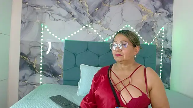 Snapshot of Vickysweeeettt chatting on September 16, 2025, 8:10 pm Vickysweeeettt online show from September 16, 2025, 8:10 pm