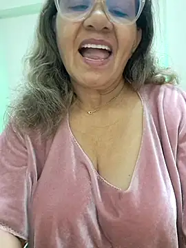 Snapshot of Vickysweeeettt chatting on March 10, 2026, 1:43 am Vickysweeeettt online show from March 10, 2026, 1:43 am