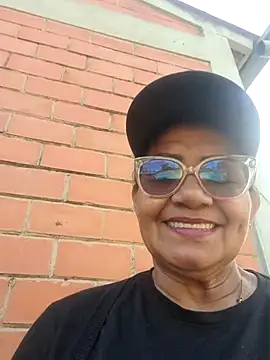 Snapshot of Vickysweeeettt chatting on March 26, 2026, 12:44 pm Vickysweeeettt online show from March 26, 2026, 12:44 pm