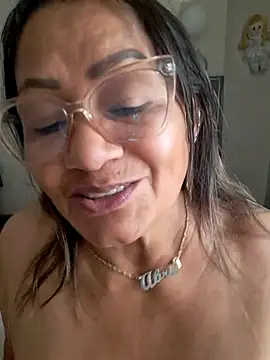 Vickysweeeettt online show from July 28, 2026, 3:21 pm