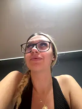 Snapshot of DivineDesireDuo chatting on November 1, 2025, 10:56 pm DivineDesireDuo online show from November 1, 2025, 10:56 pm