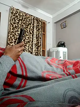 vardh033 online show from February 5, 2026, 3:49 pm