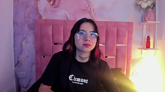 Nixielee   online show from September 20, 2025, 3:29 am