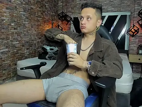 SkinnyZetth online show from December 15, 2025, 12:09 pm