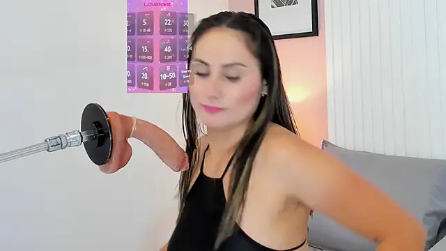 lauren stone  online show from September 17, 2025, 7:48 pm