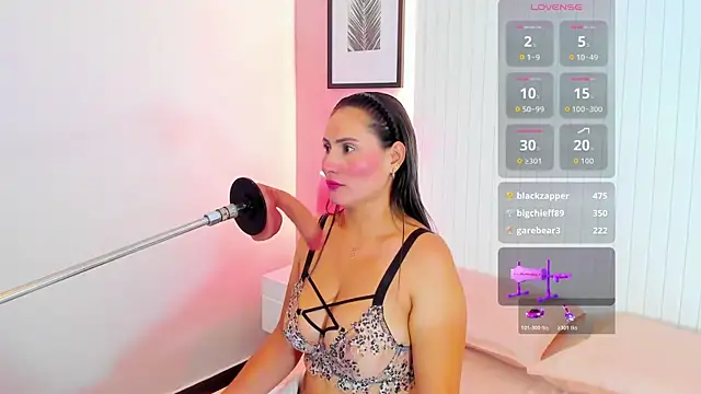 lauren stone  online show from October 22, 2025, 7:35 pm