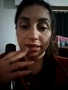 LolatuMiel online show from November 8, 2025, 6:02 am