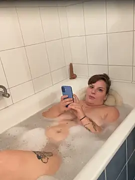 Debbie05 online show from September 13, 2025, 9:03 pm