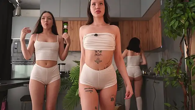 Anny Molly online show from April 17, 2026, 6:49 am