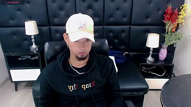 StivBigCock online show from September 12, 2025, 3:17 am