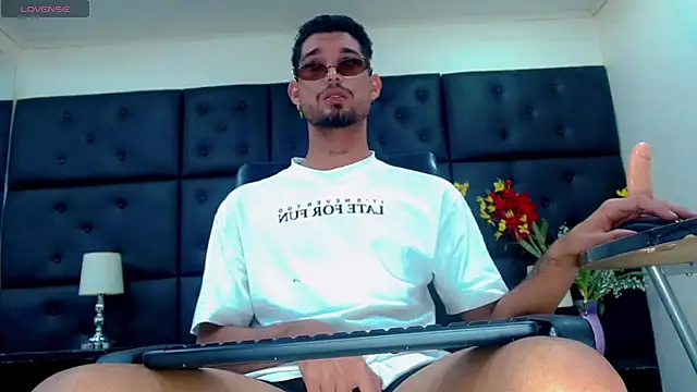 StivBigCock online show from September 30, 2025, 7:30 pm