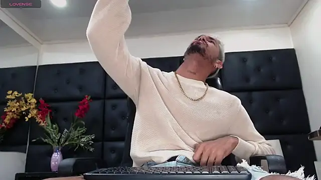 StivBigCock online show from October 11, 2025, 2:11 am